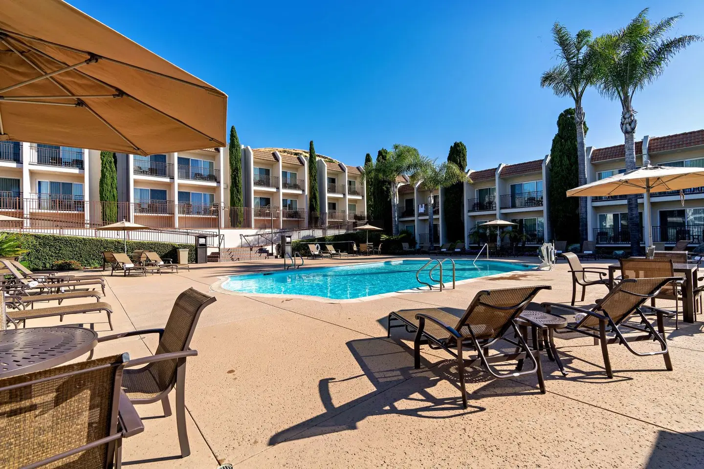 Best Western Plus Royal Oak OUTDOOR_POOL