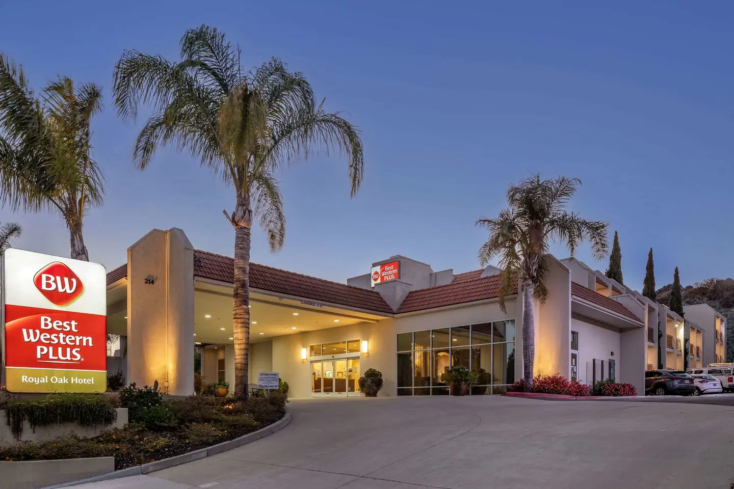 Best Western Plus Royal Oak EXTERIOR