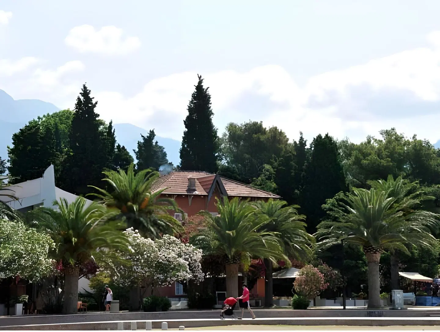 Le Petit Chateau EXTERIOR