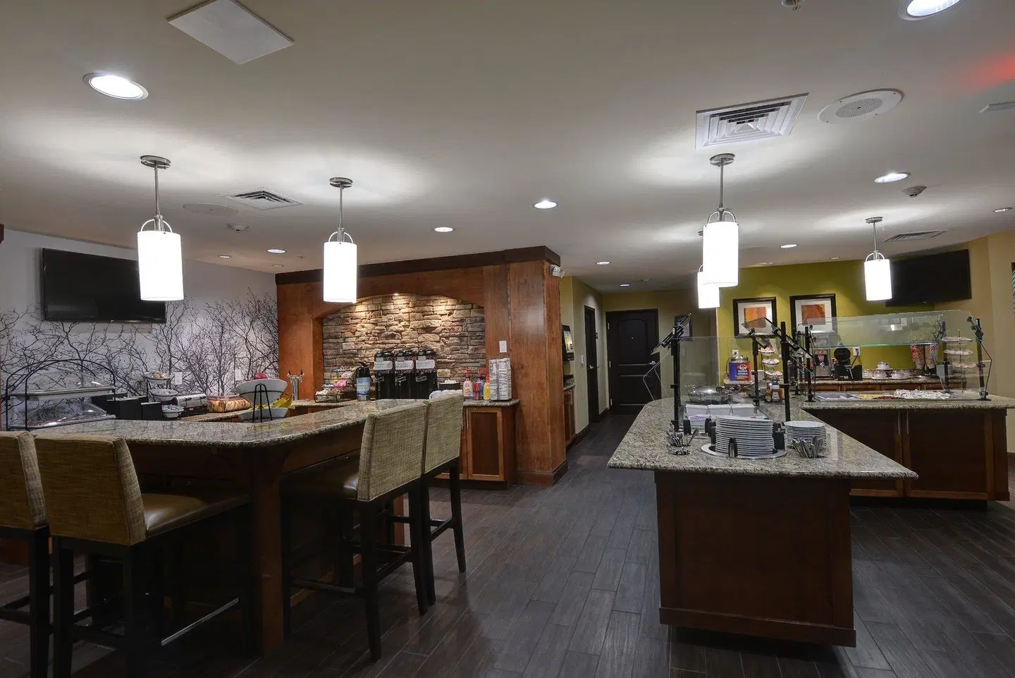 Staybridge Suites Lakeland West by IHG Bar