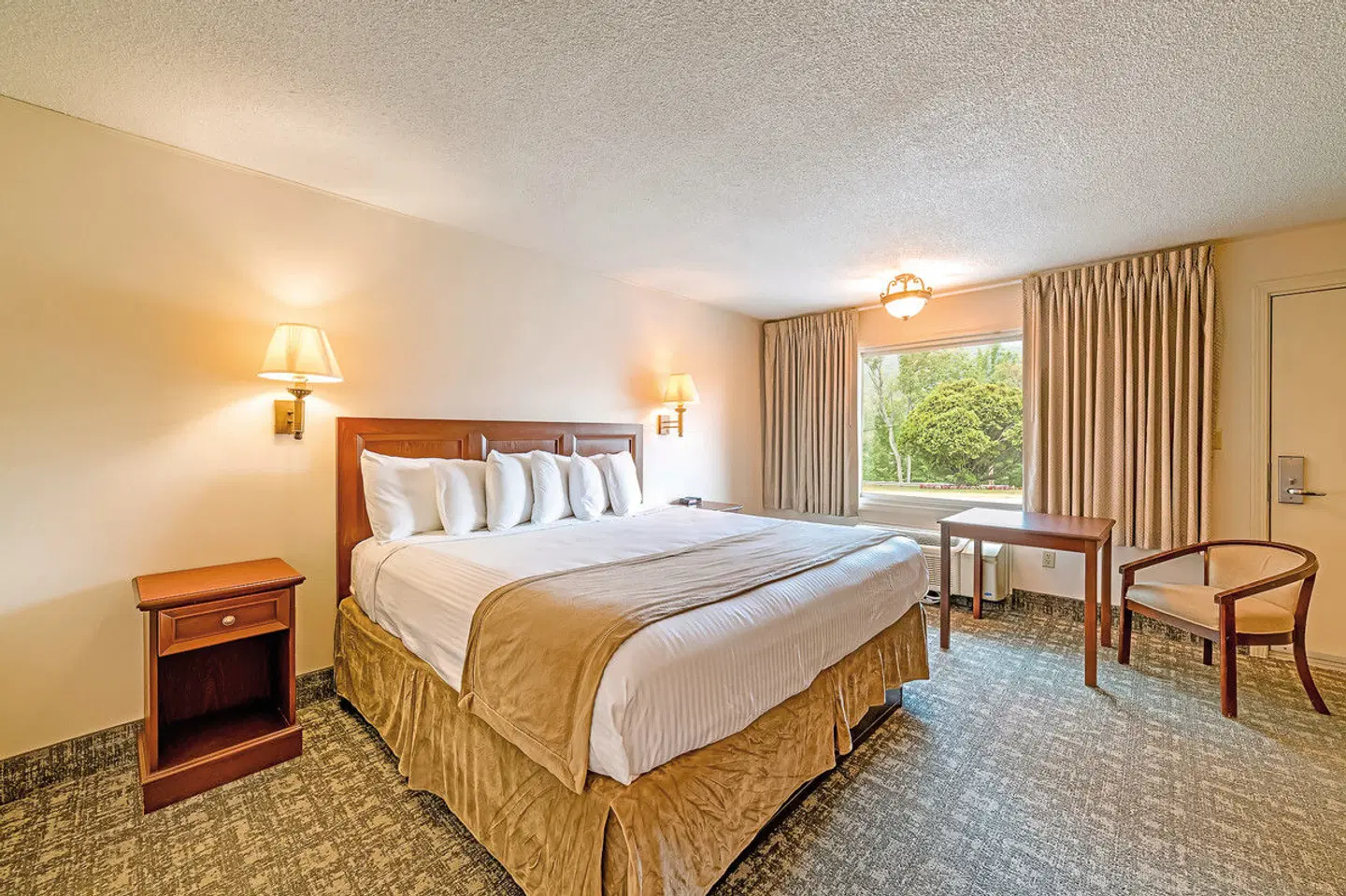 Town and Country Inn & Resort ROOM_EXAMPLE