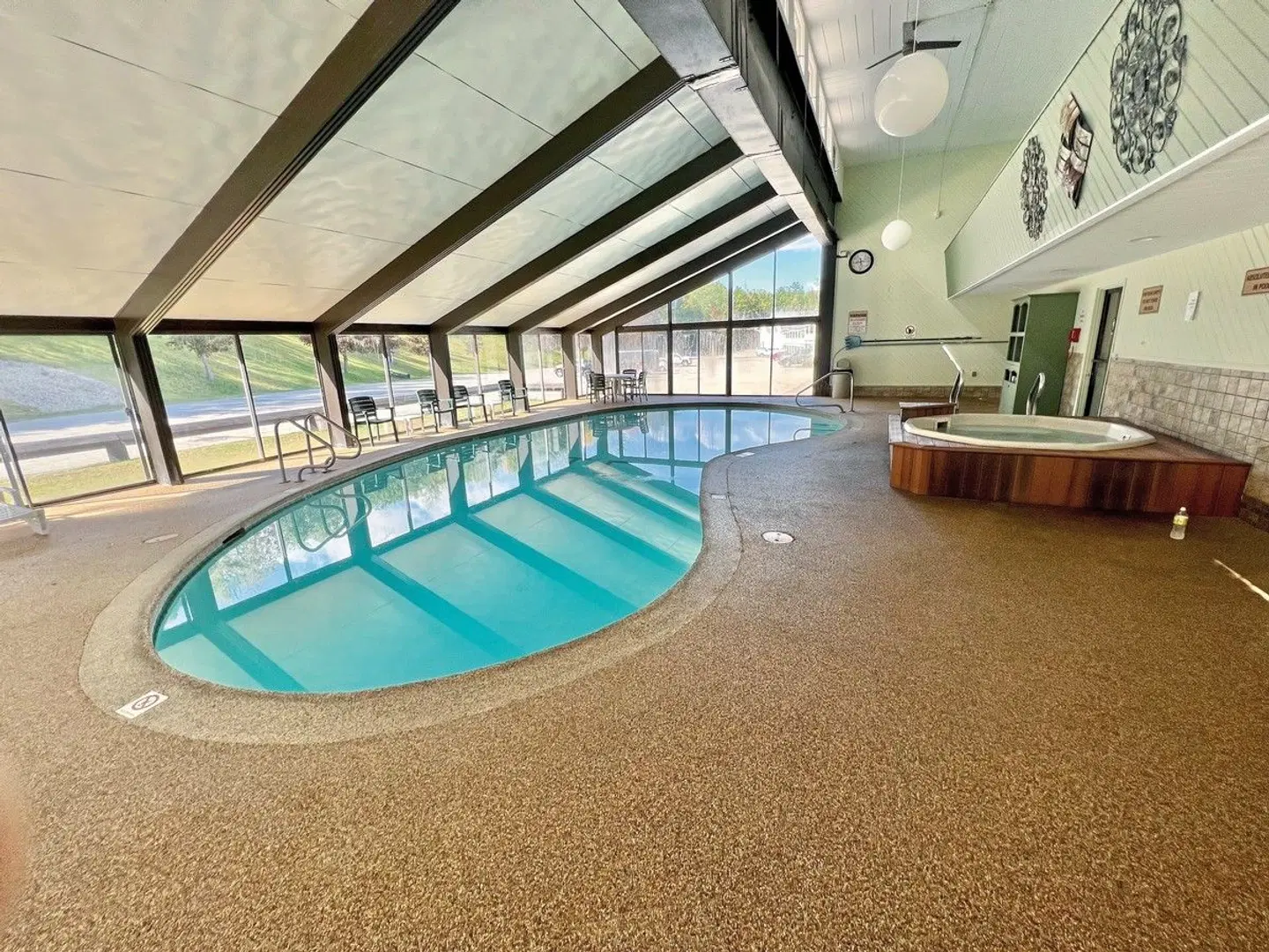 Town and Country Inn & Resort Hallenbad