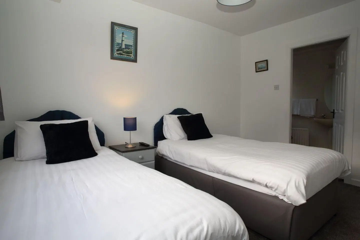 Riverfield Farmhouse ROOM_EXAMPLE