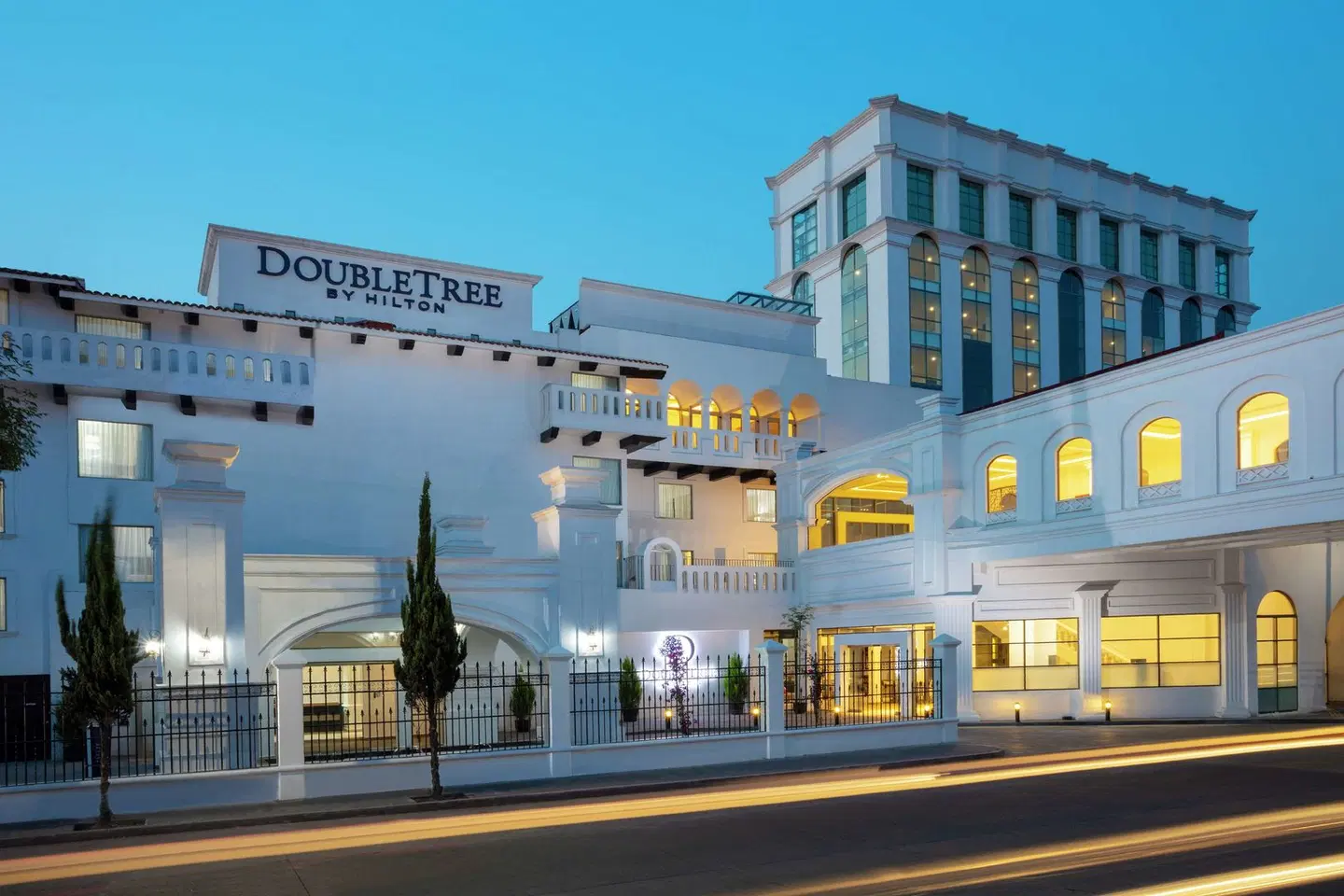 DoubleTree by Hilton Toluca EXTERIOR