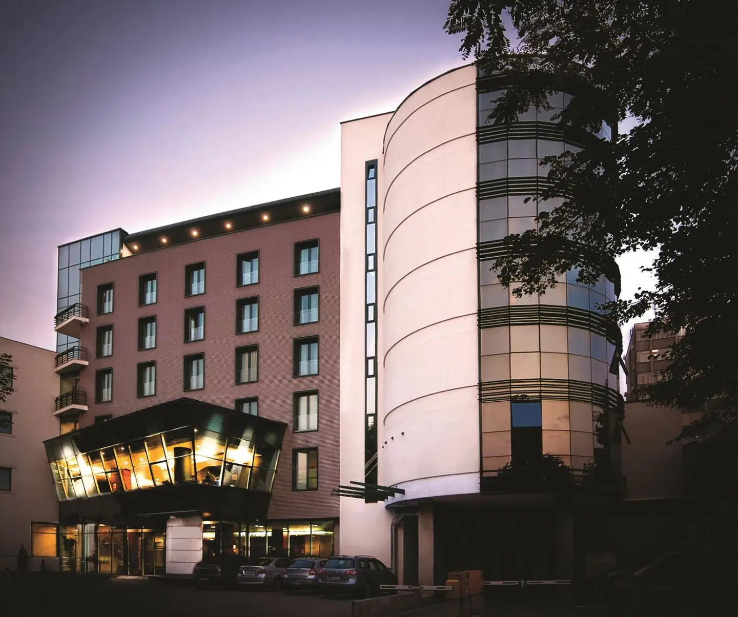 DoubleTree by Hilton Hotel Cluj - City Plaza EXTERIOR