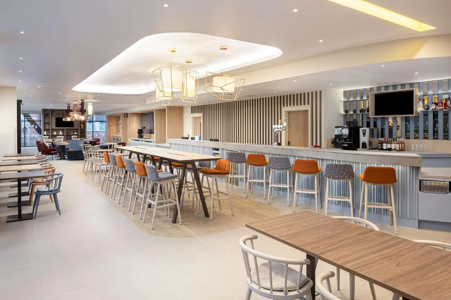 Hampton By Hilton Rochdale Bar