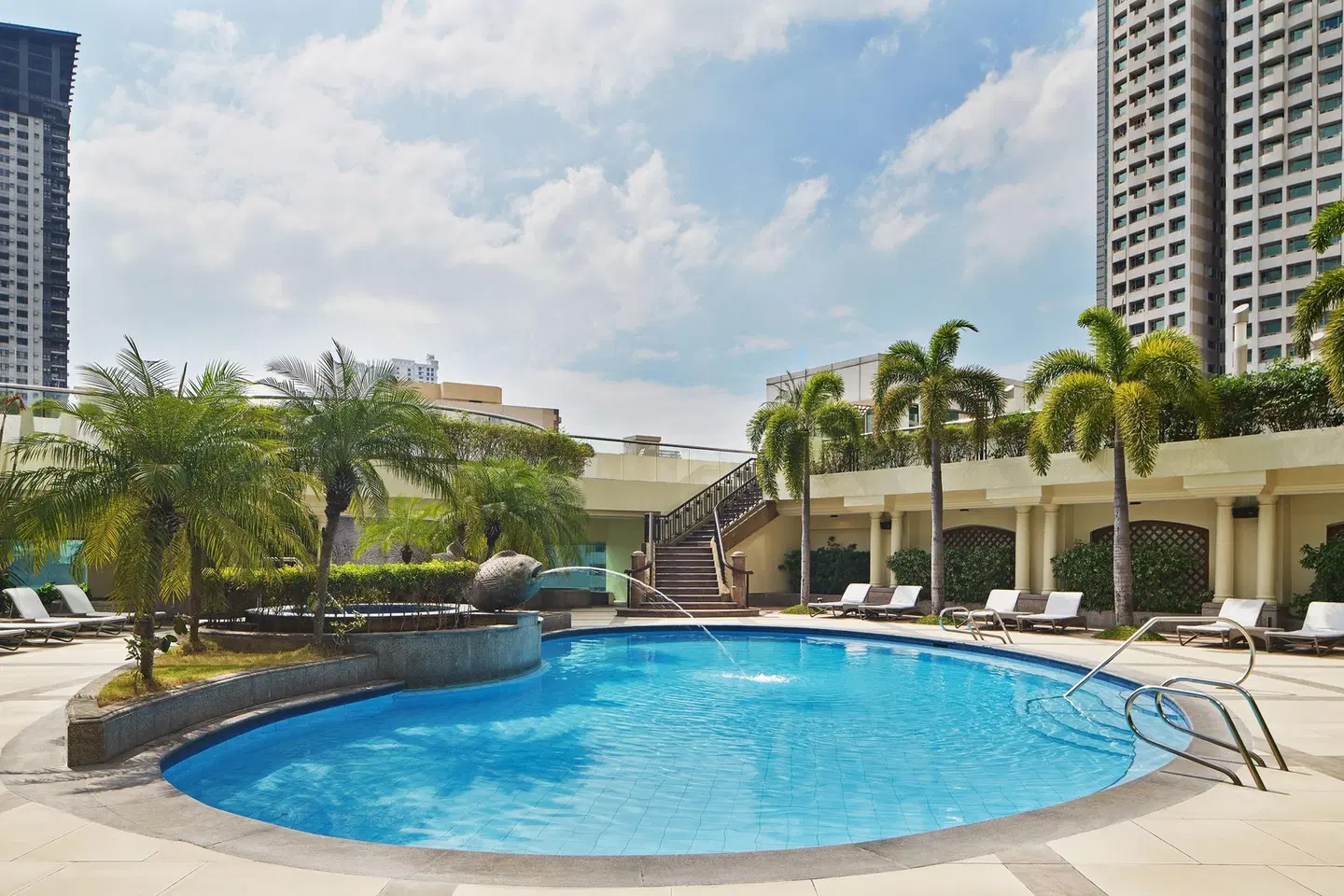 Sheraton Manila Bay OUTDOOR_POOL