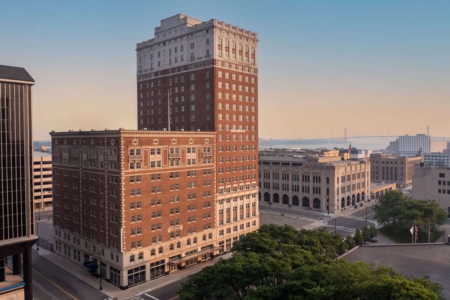 DoubleTree Suites by Hilton Detroit Downtown - Fort Shelby EXTERIOR