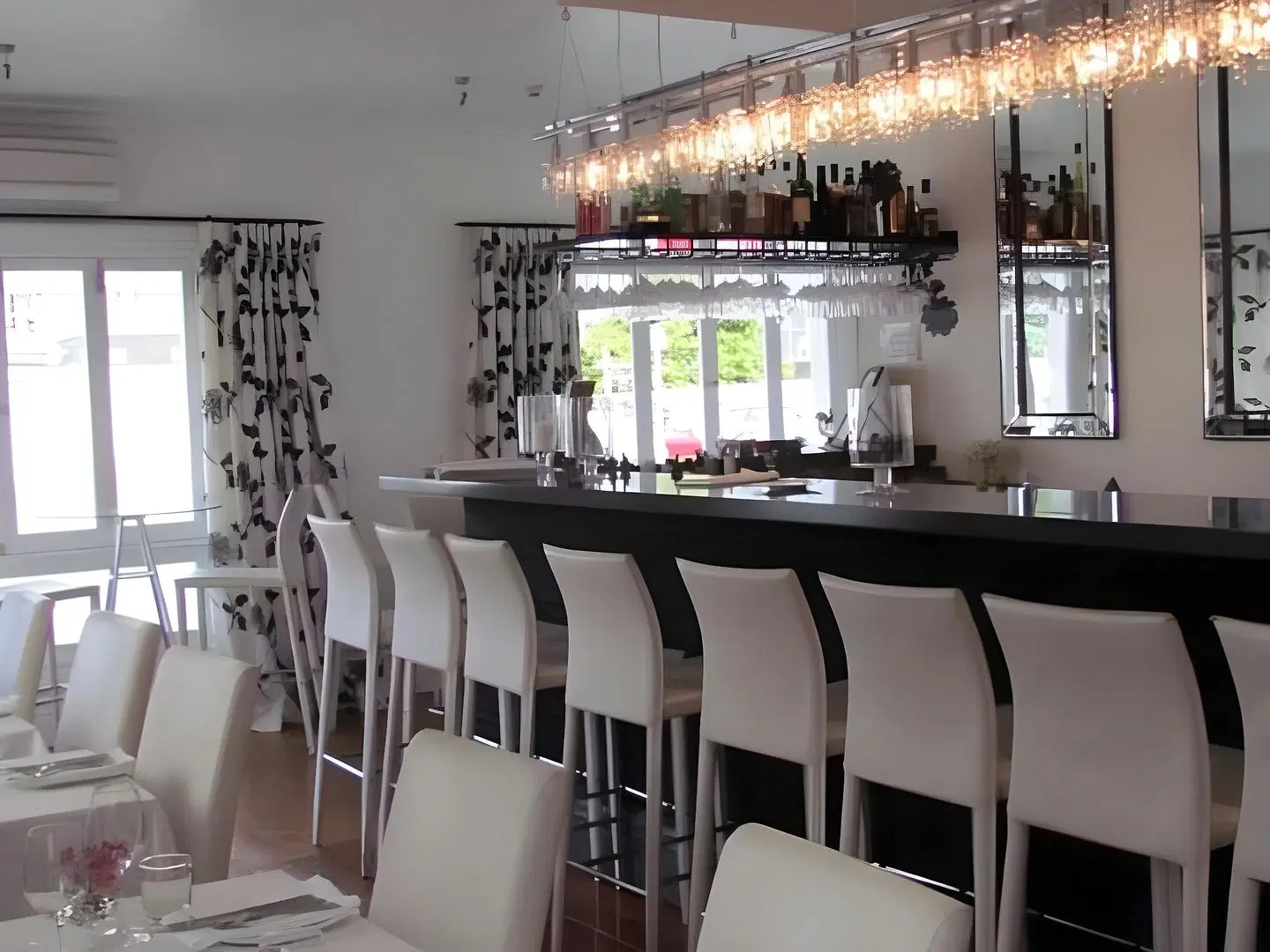 Escape To Picton Boutique Hotel Bar