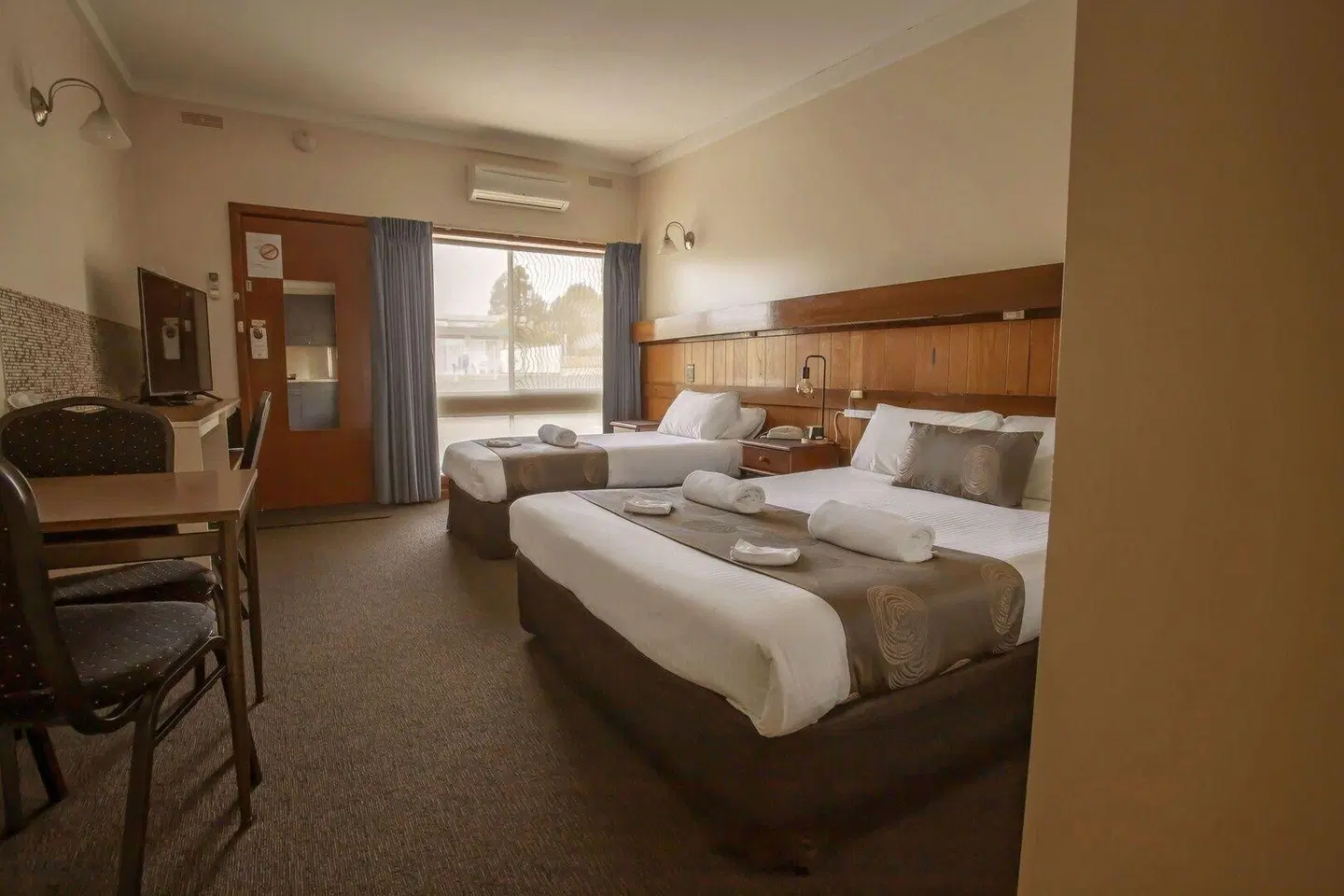 Hi Way Eight Motor Inn ROOM_EXAMPLE