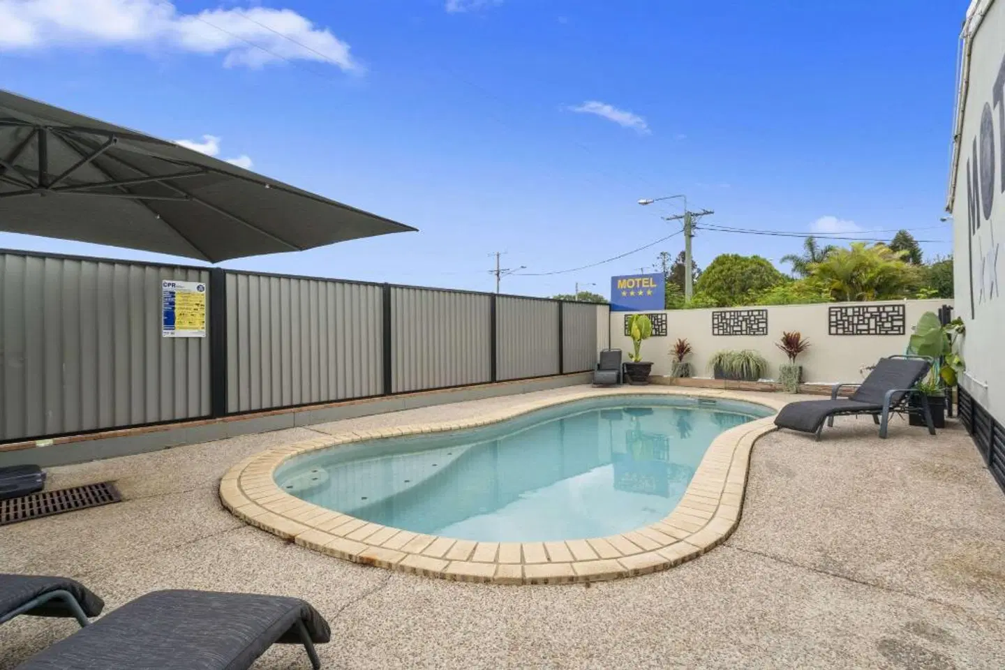 Caboolture Central Motor Inn, SureStay Collection by BW OUTDOOR_POOL