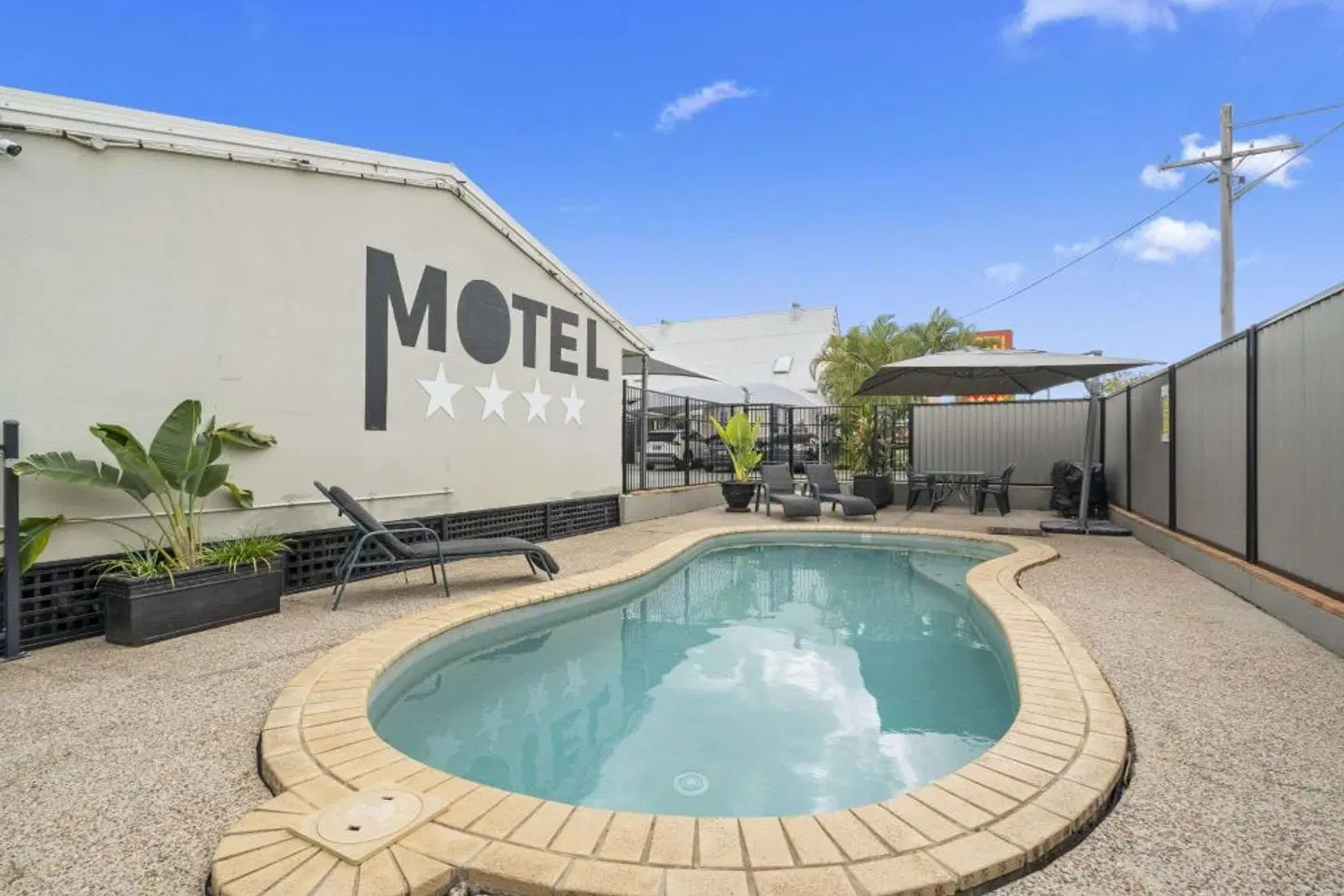 Caboolture Central Motor Inn, SureStay Collection by BW OUTDOOR_POOL