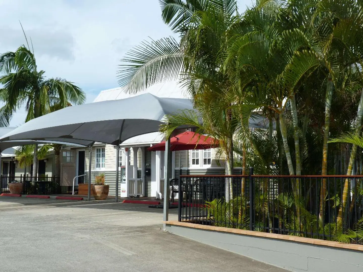 Caboolture Central Motor Inn, SureStay Collection by BW EXTERIOR