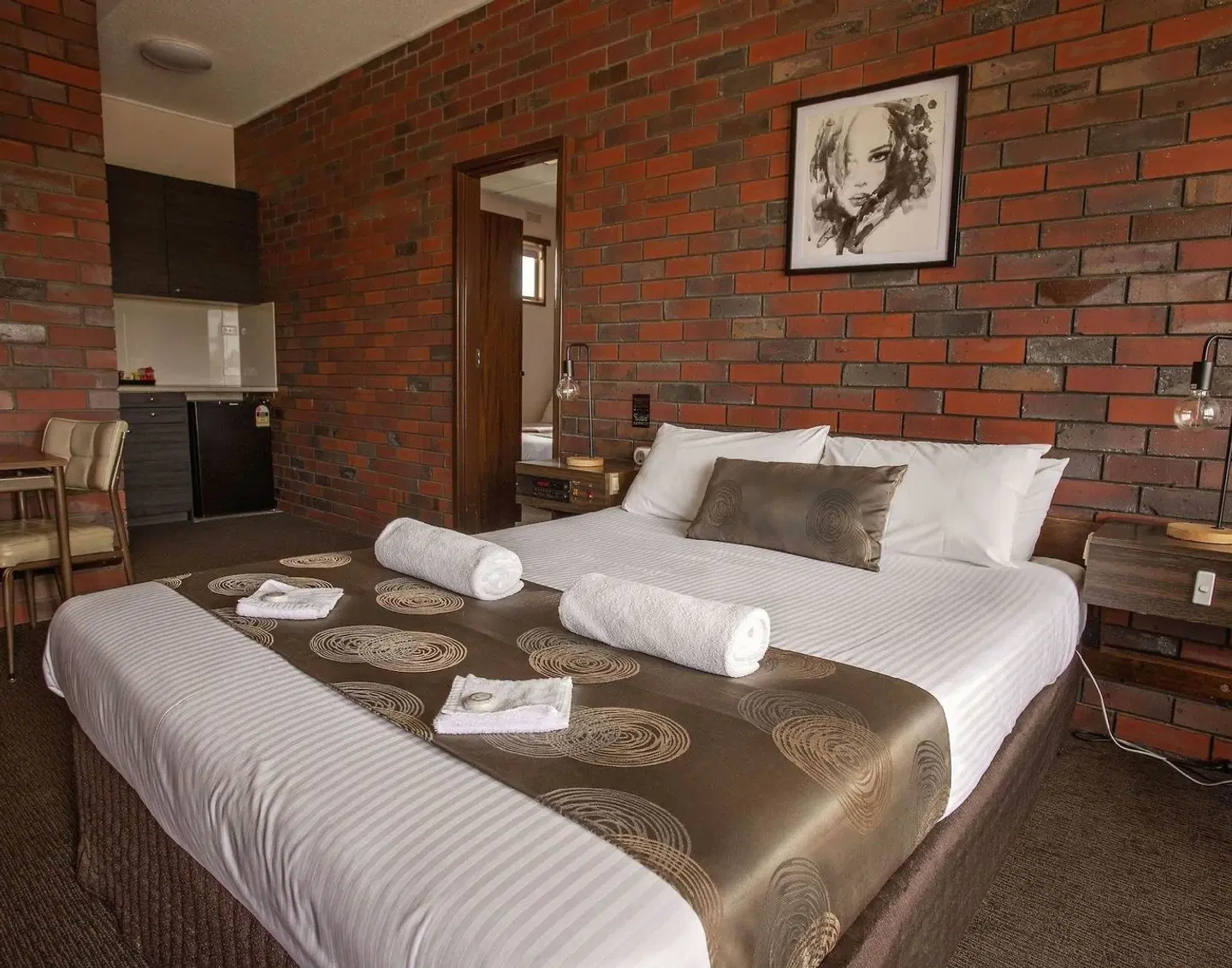 Hi Way Eight Motor Inn ROOM_EXAMPLE