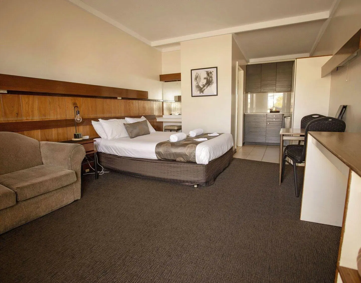 Hi Way Eight Motor Inn ROOM_EXAMPLE