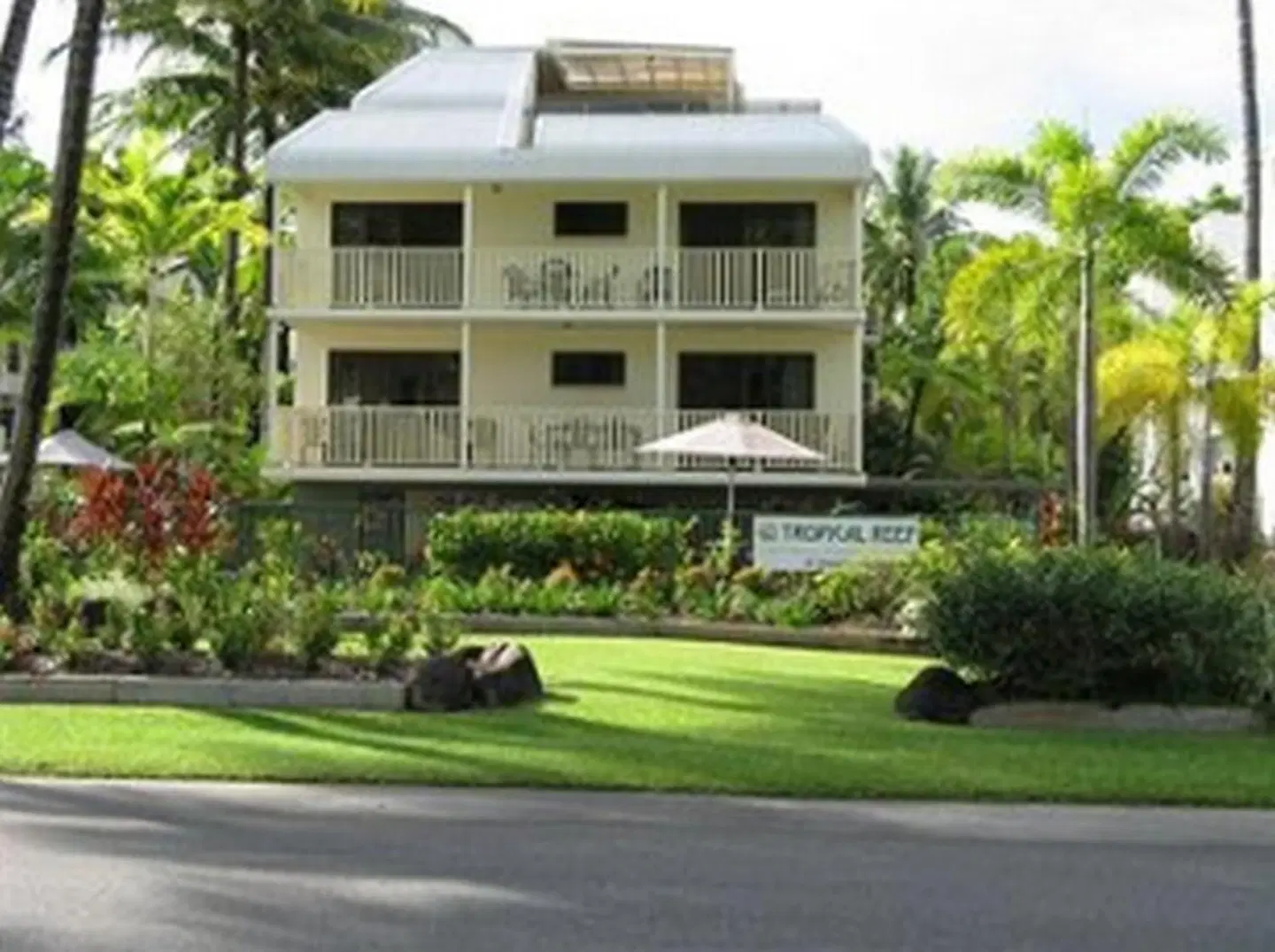Tropical Reef Apartments EXTERIOR