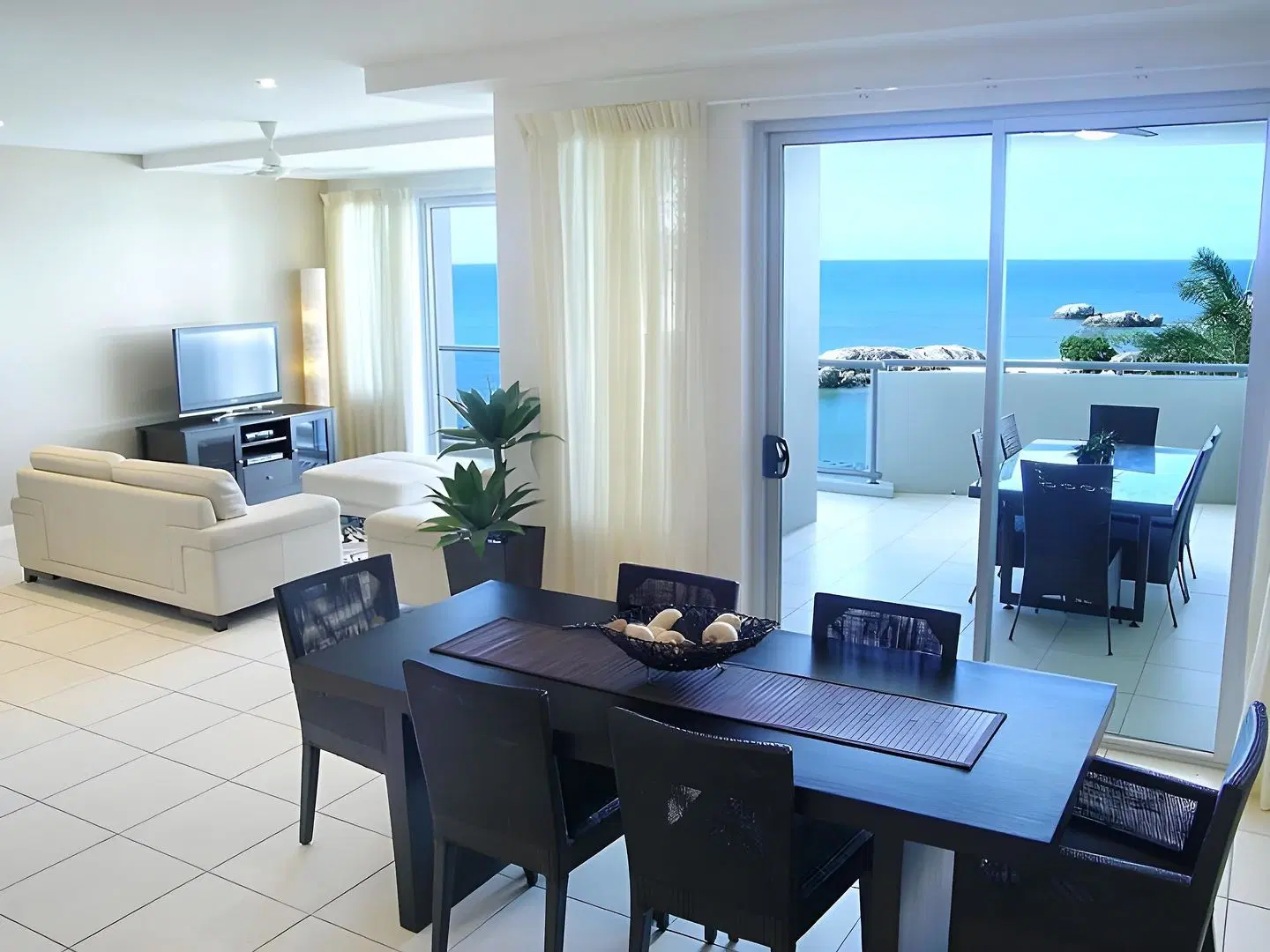 Coral Cove Apartments - Bowen ROOM_EXAMPLE