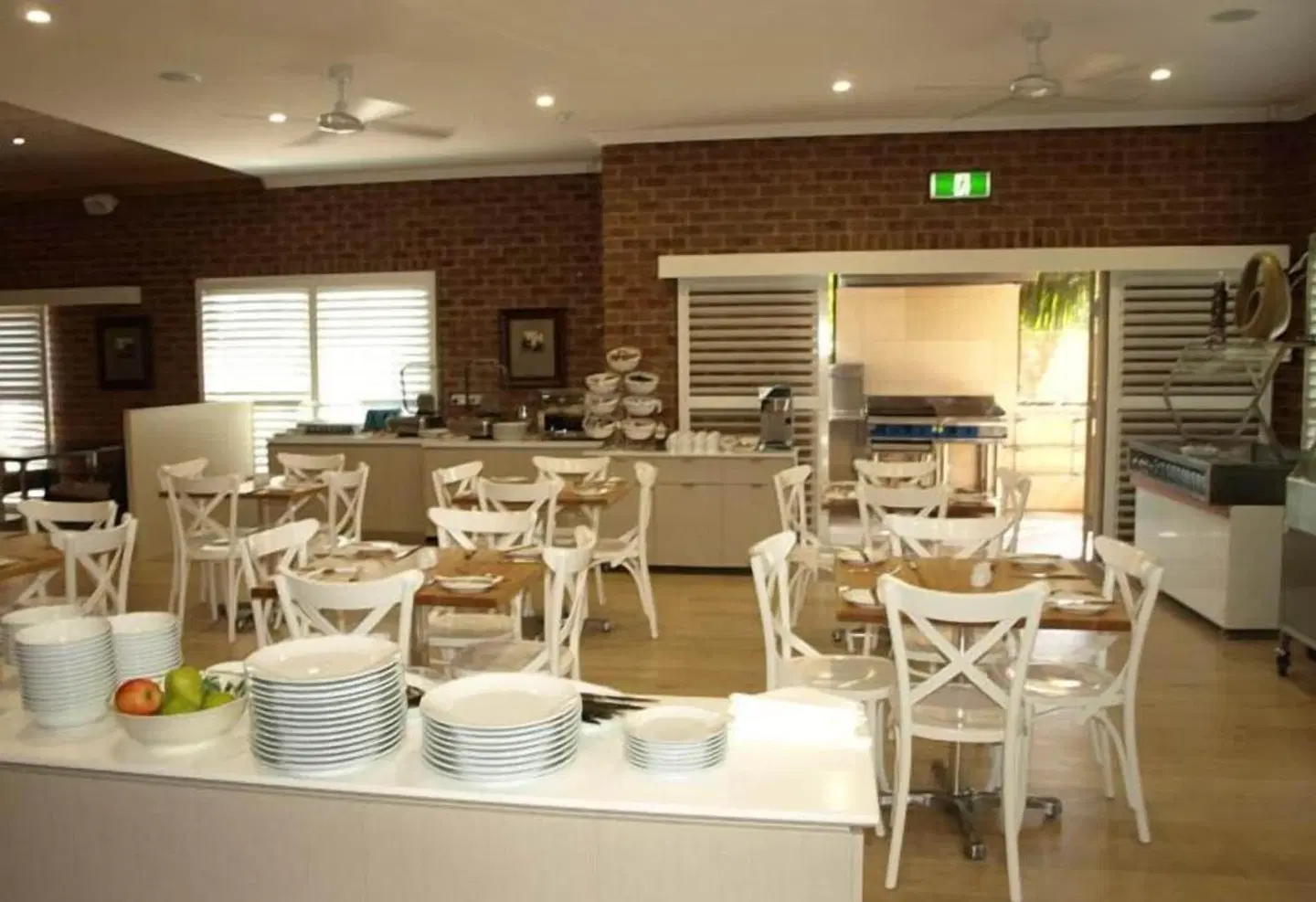 Francis Phillip Motor Inn and The Lodge Restaurant