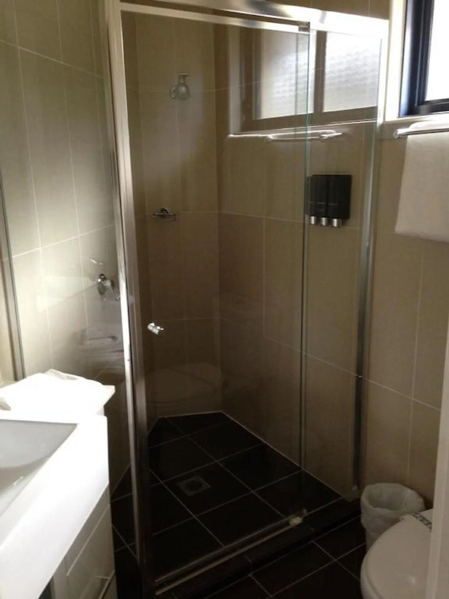 Francis Phillip Motor Inn and The Lodge Badezimmer