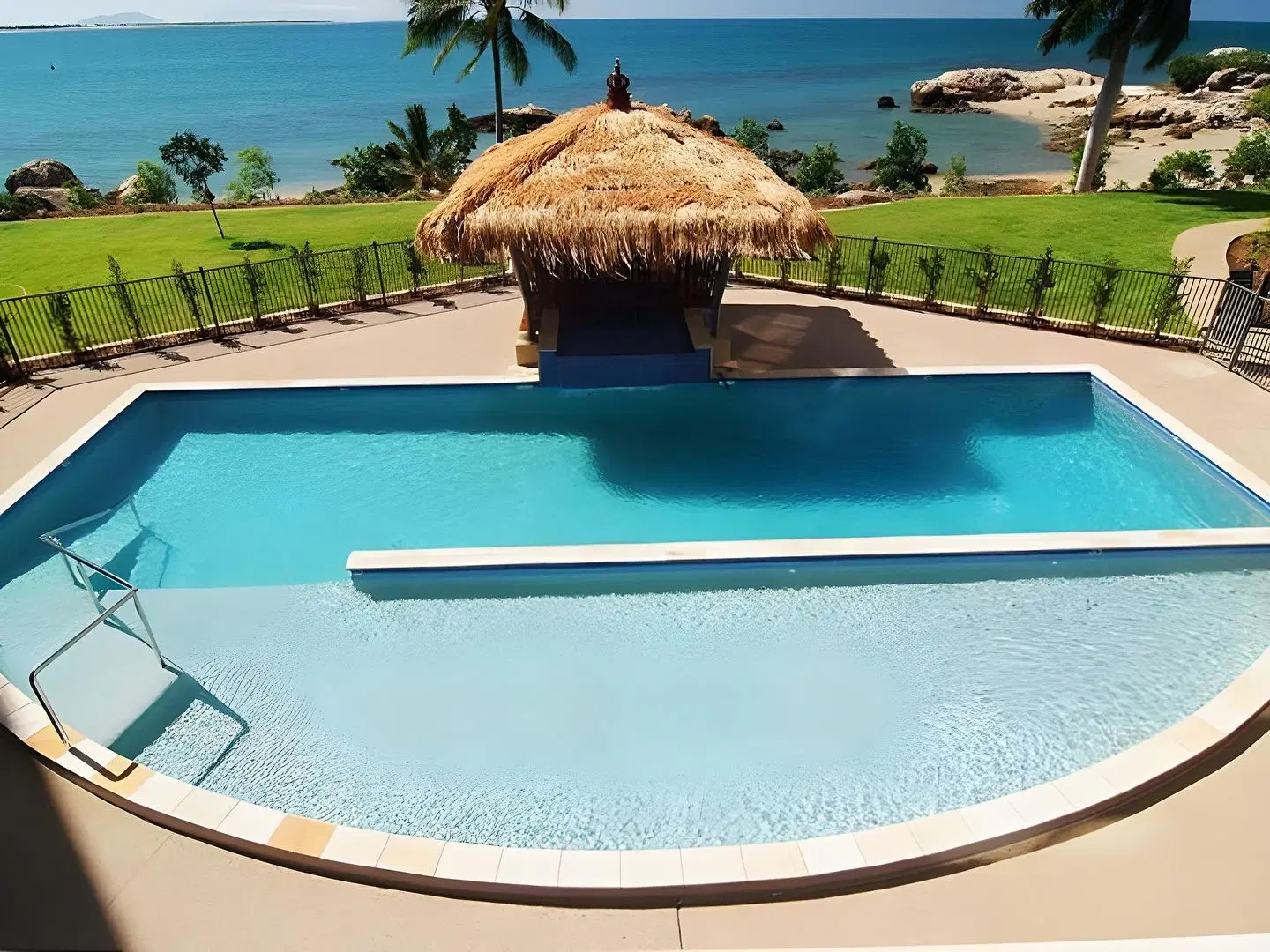 Coral Cove Apartments - Bowen OUTDOOR_POOL