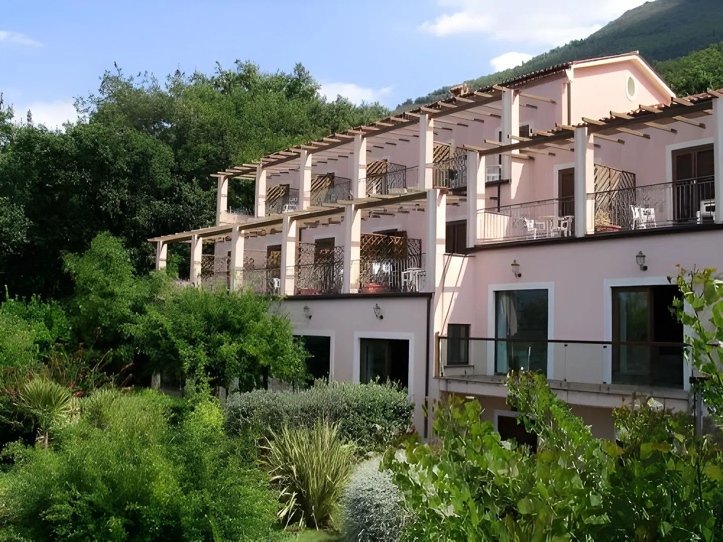 Martino EXTERIOR