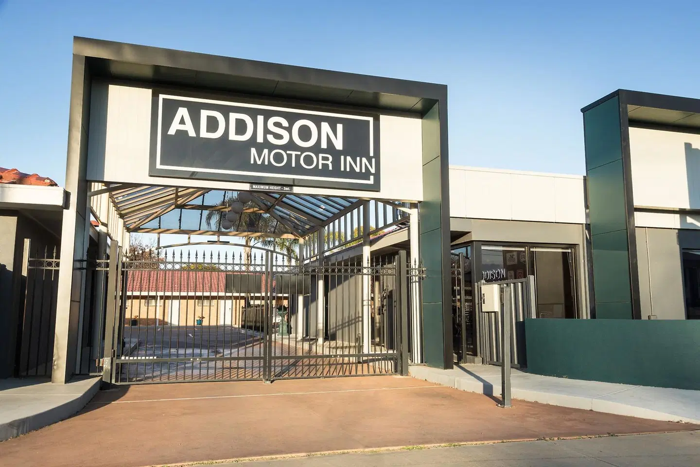 Addison Motor Inn EXTERIOR