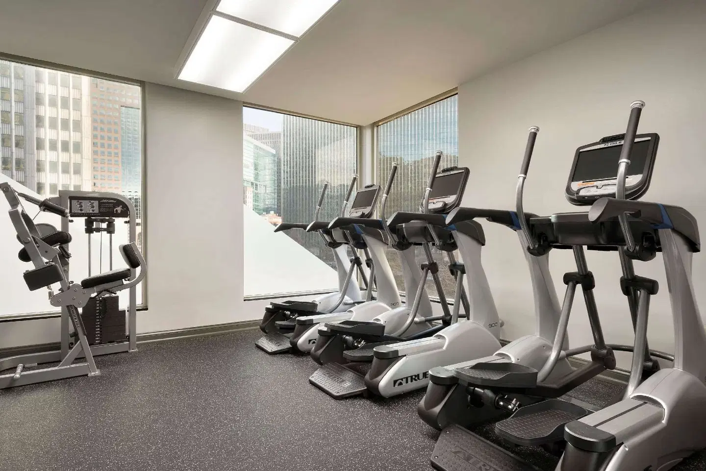 Wyndham Grand Pittsburgh Downtown SPORTS_AND_LEISURE