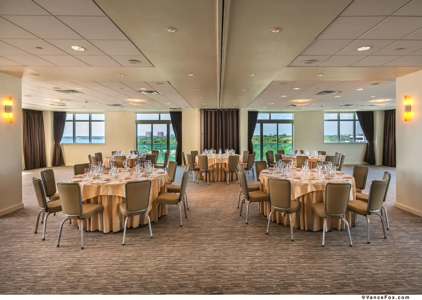 Arya Hotel & Suites Coconut Grove Restaurant