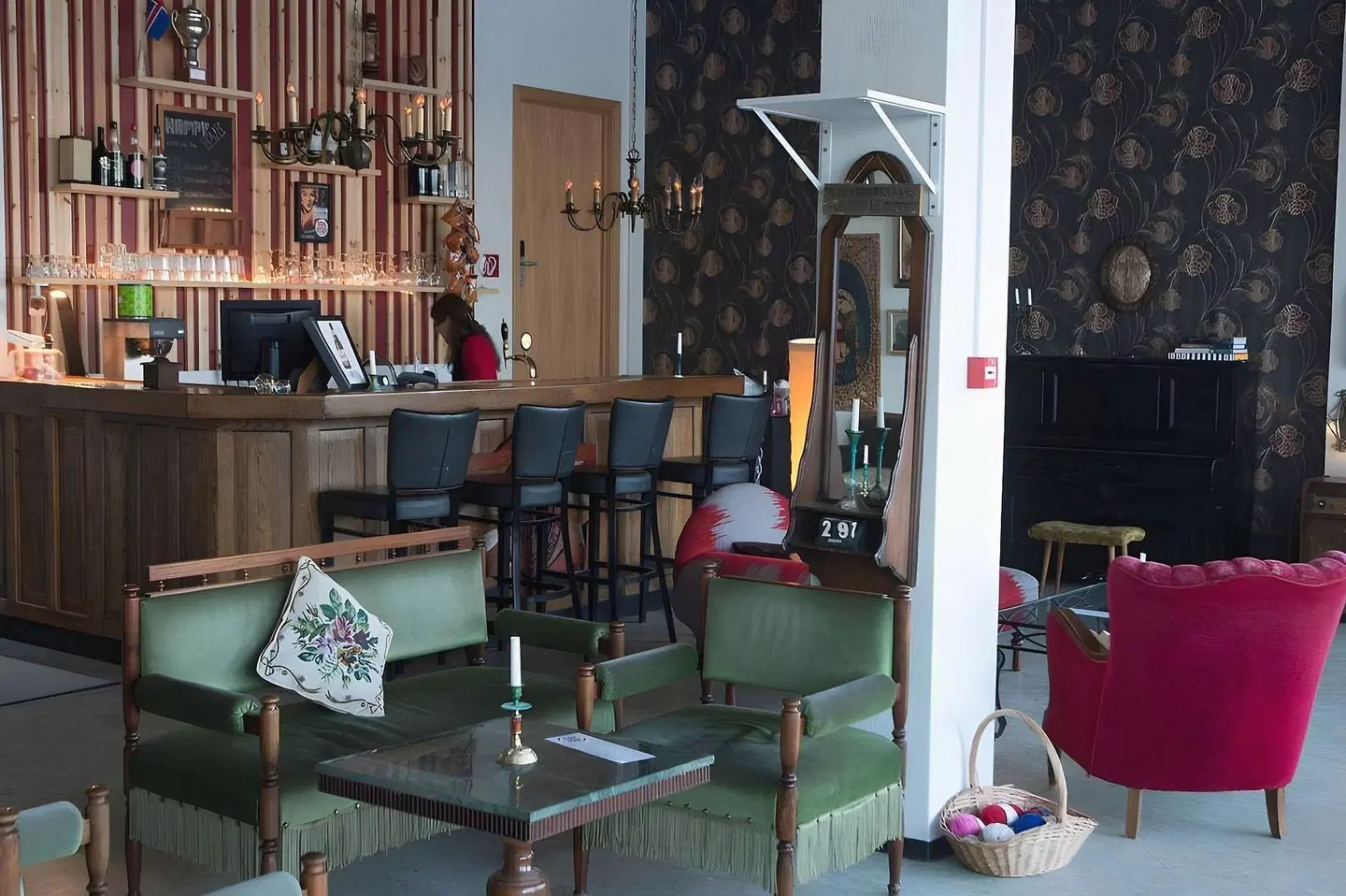 Bus Hostel Bar