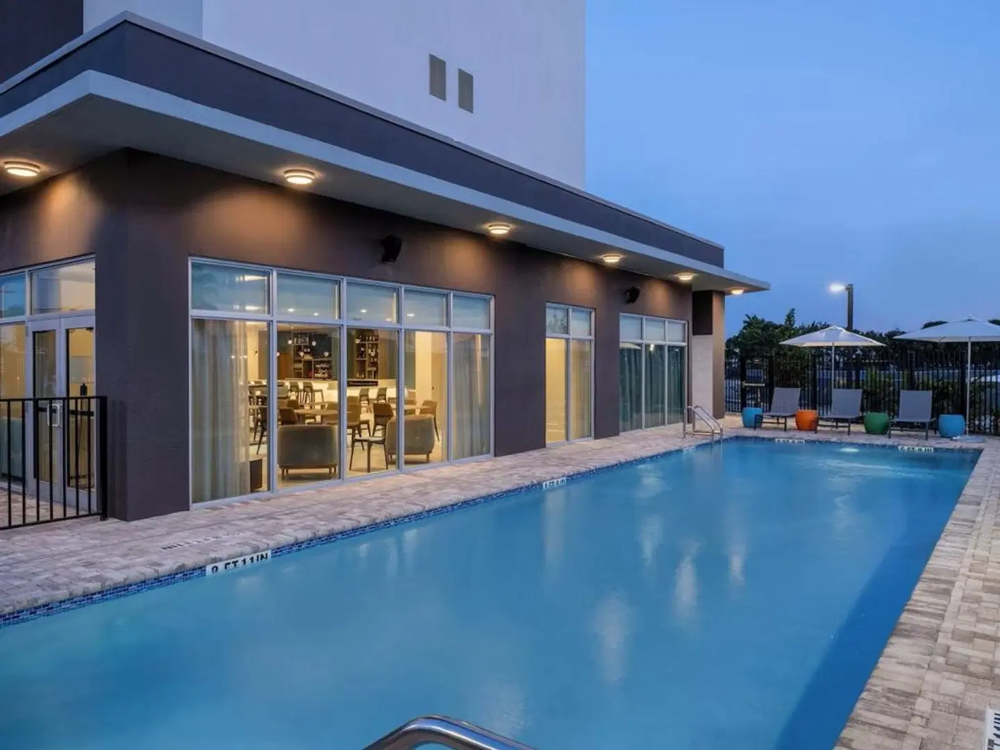 EVEN Hotel Miami - Doral Area by IHG OUTDOOR_POOL