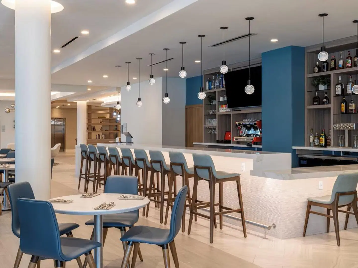 EVEN Hotel Miami - Doral Area by IHG Bar