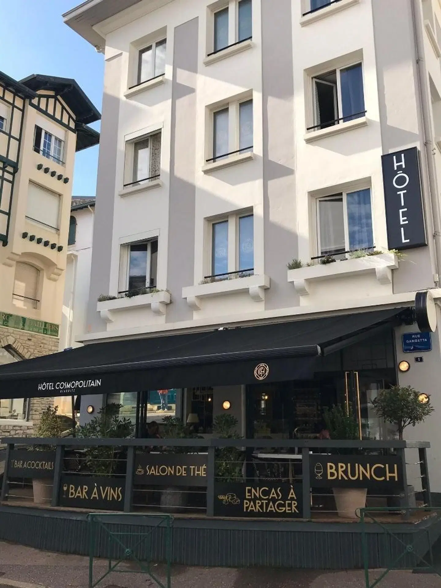 Hôtel Cosmopolitain EXTERIOR