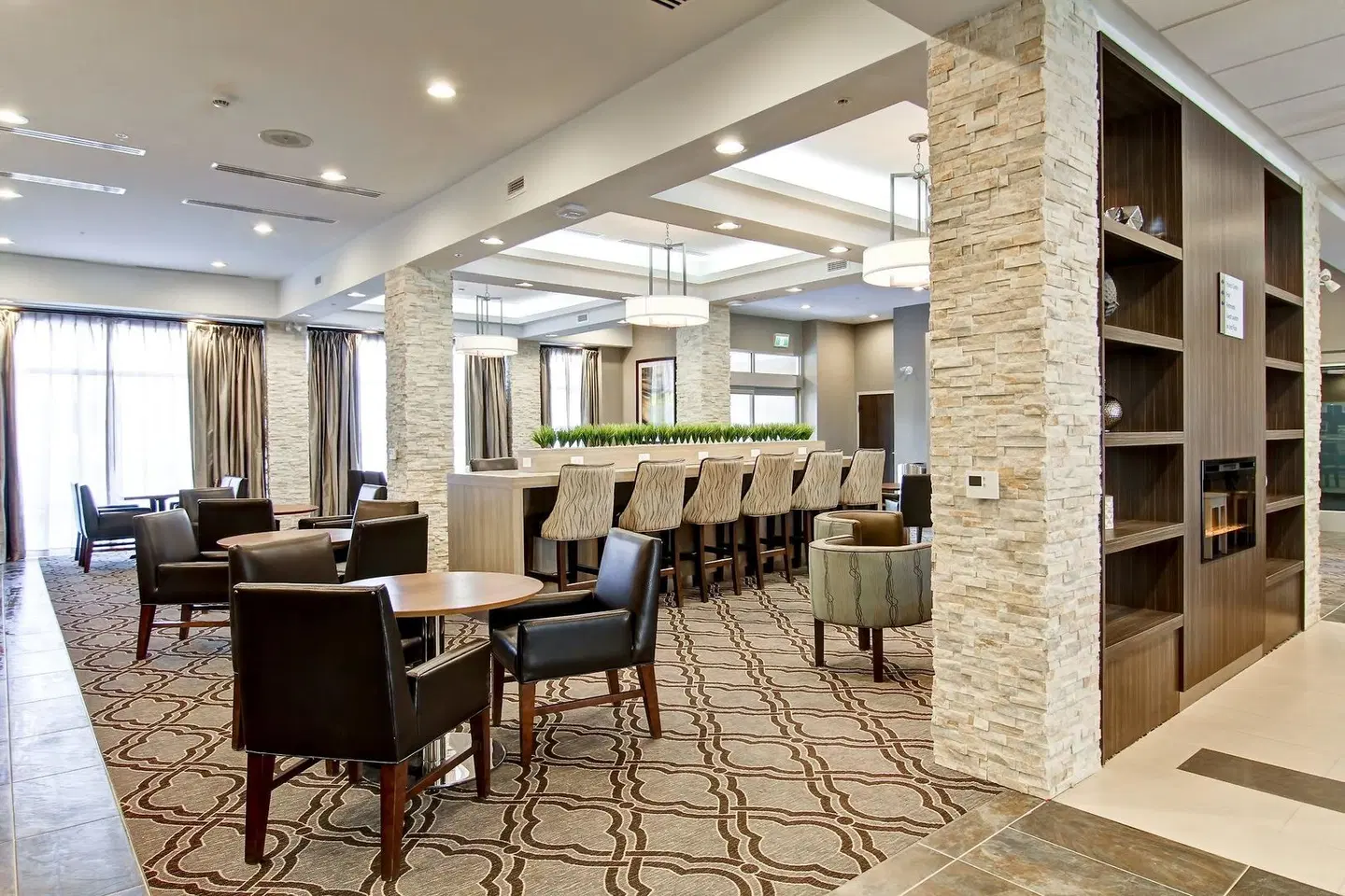 Holiday Inn Express & Suites Oshawa Downtown - Toronto Area by IHG Restaurant