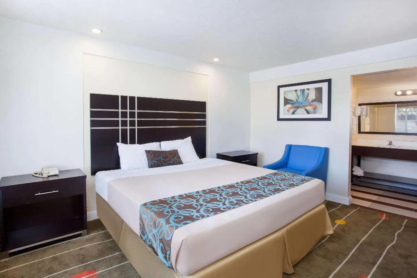 Travelodge by Wyndham Fresno Yosemite Area ROOM_EXAMPLE