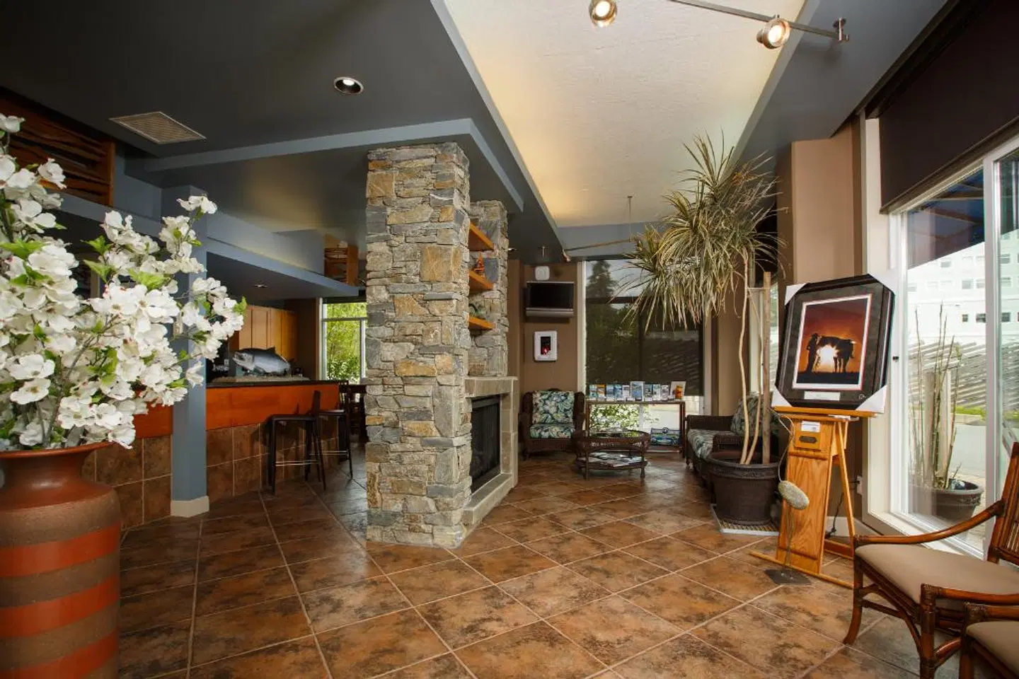 Sooke Harbour Resort and Marina LOUNGE_LOBBY