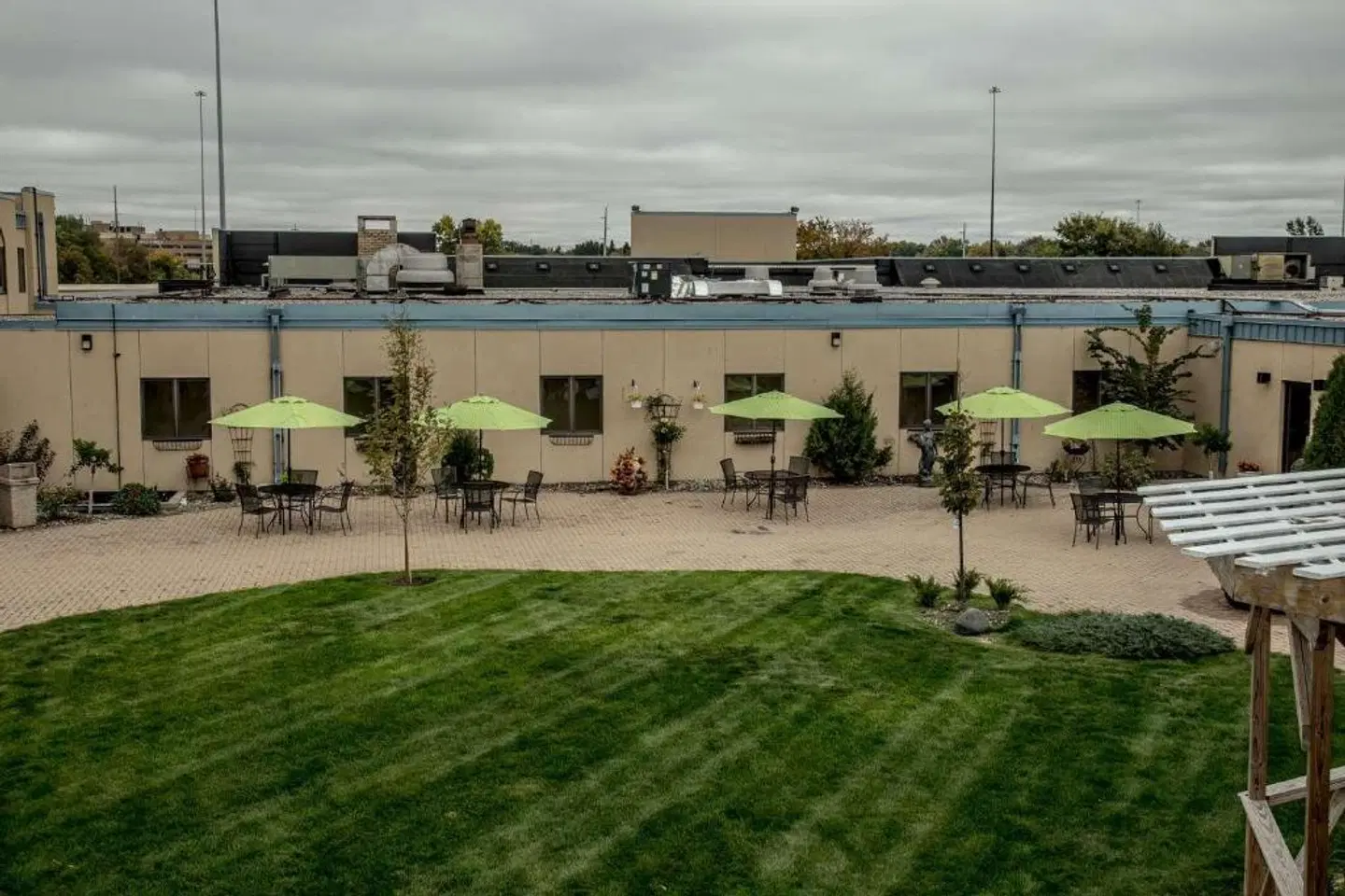 Baymont by Wyndham Fargo EXTERIOR