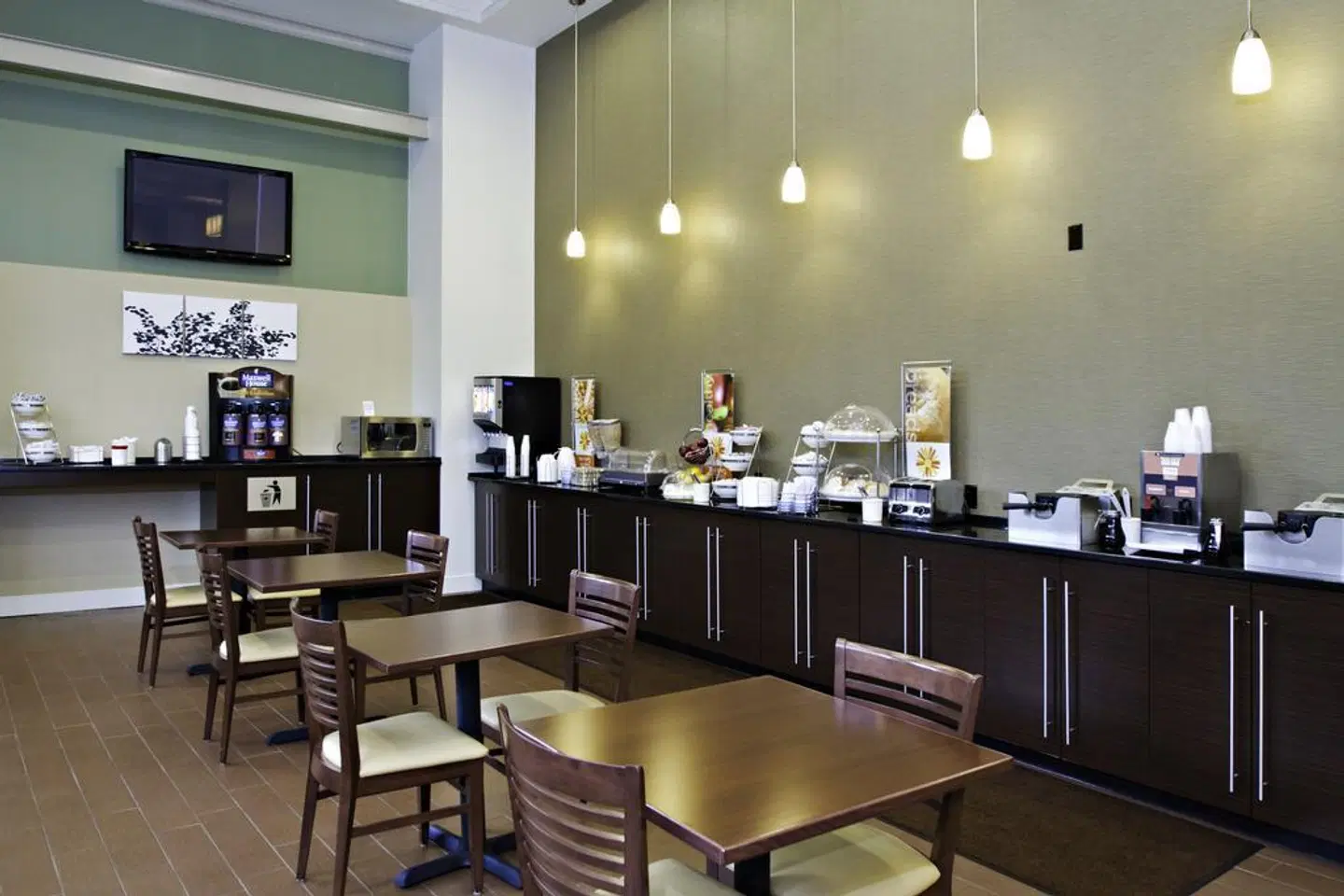 Sleep Inn & Suites Downtown Inner Harbor Bar