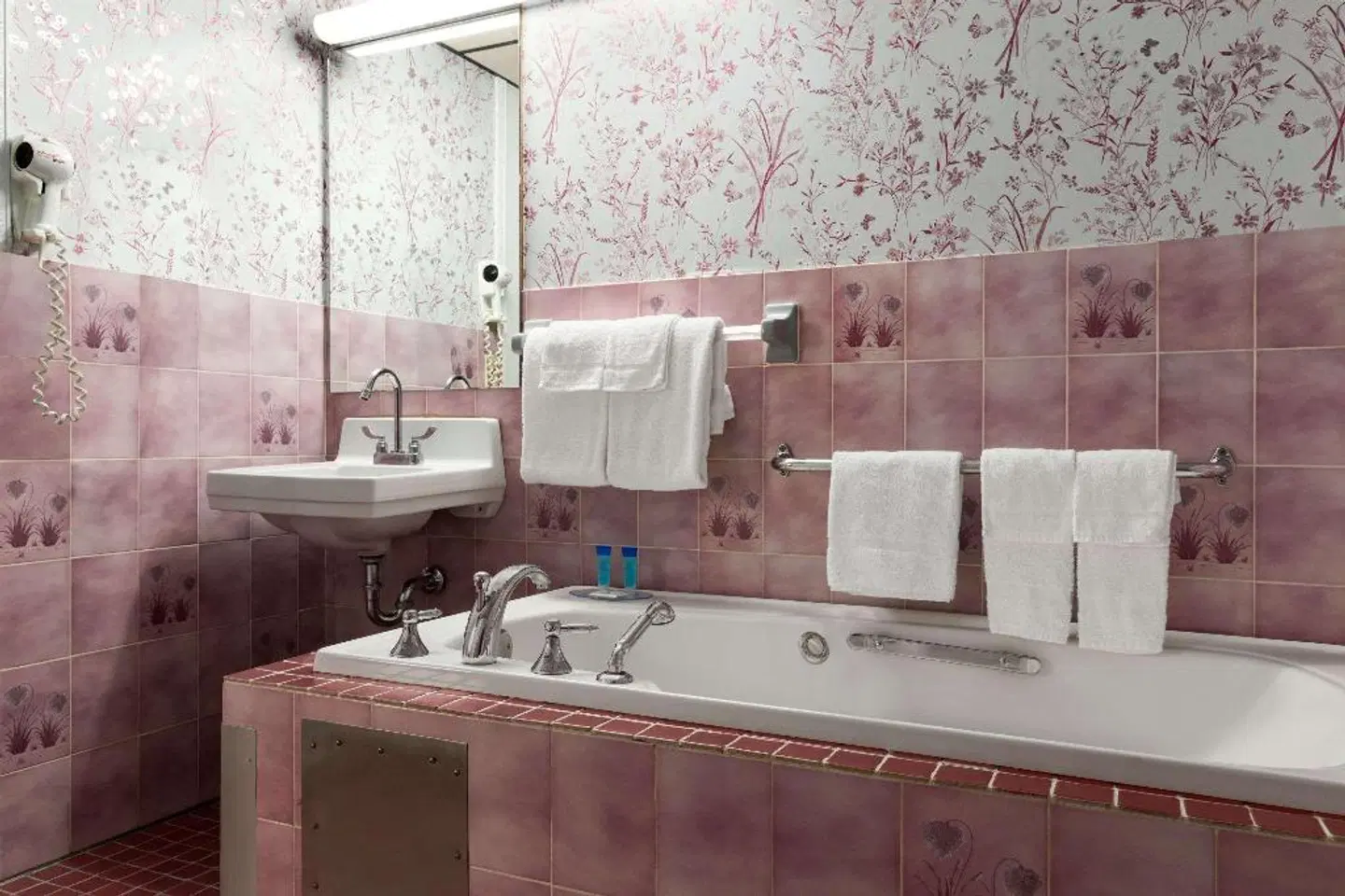 Travelodge by Wyndham Baie-Comeau Badezimmer