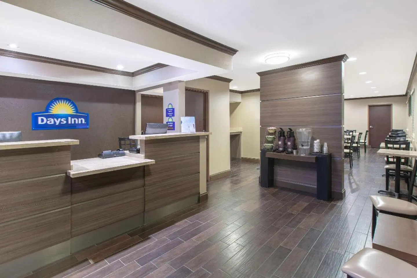Days Inn & Suites by Wyndham Arlington Near Six Flags LOUNGE_LOBBY