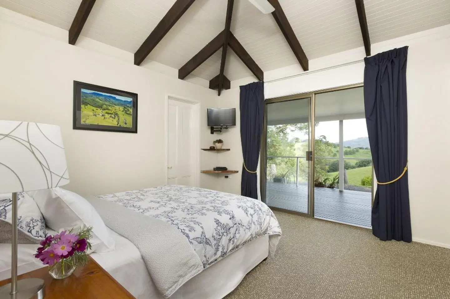 Hillcrest Mountain View Retreat ROOM_EXAMPLE