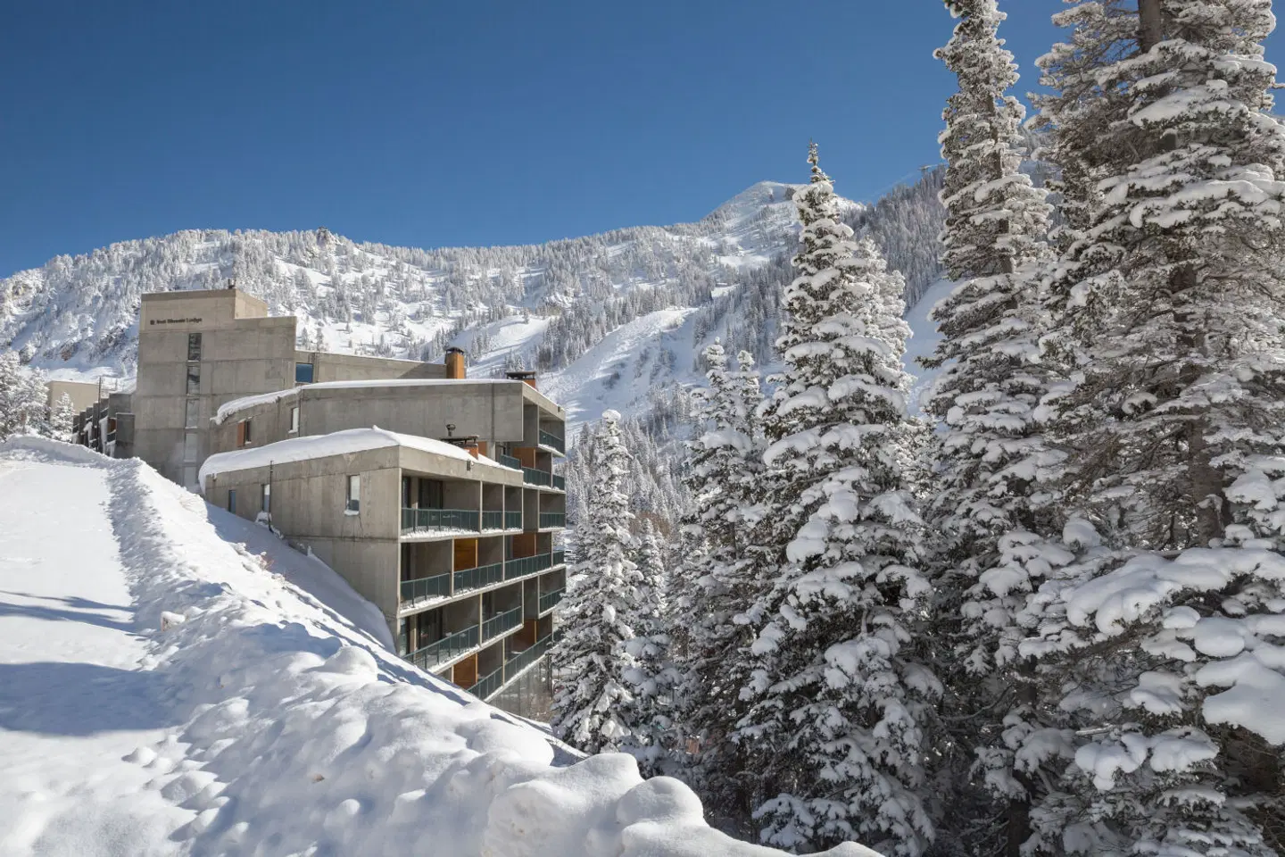 The Iron Blosam Lodge at Snowbird EXTERIOR