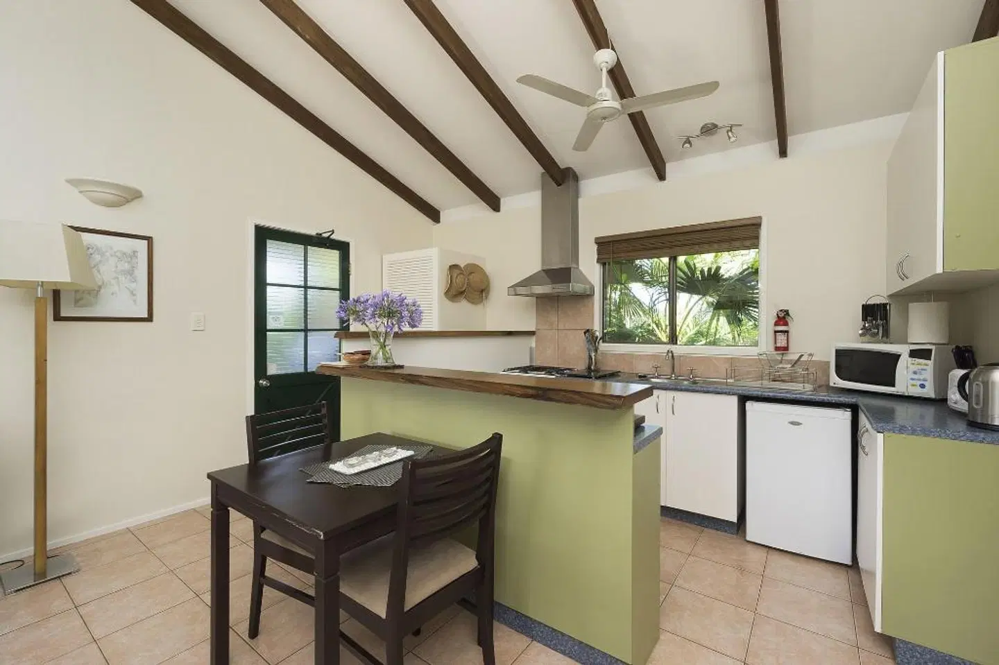 Hillcrest Mountain View Retreat ROOM_EXAMPLE