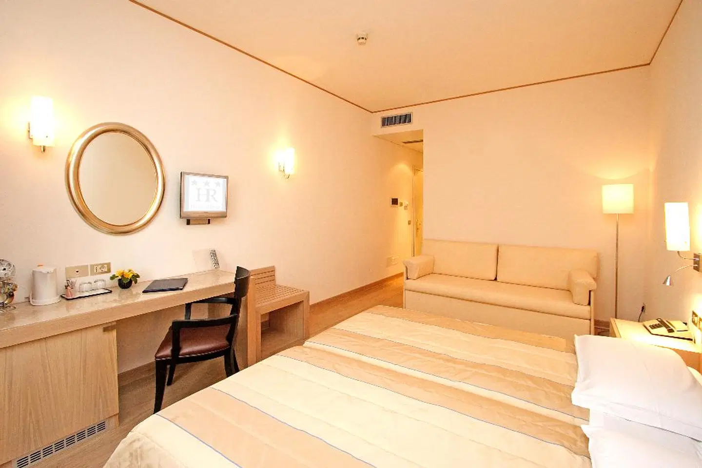 Roma ROOM_EXAMPLE