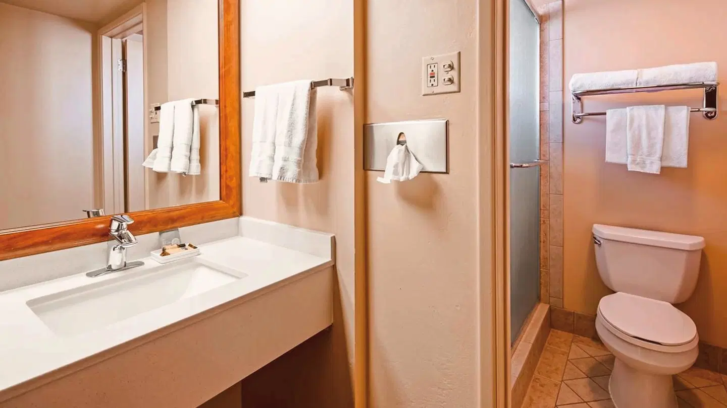 Best Western Plus King's Inn & Suites Badezimmer