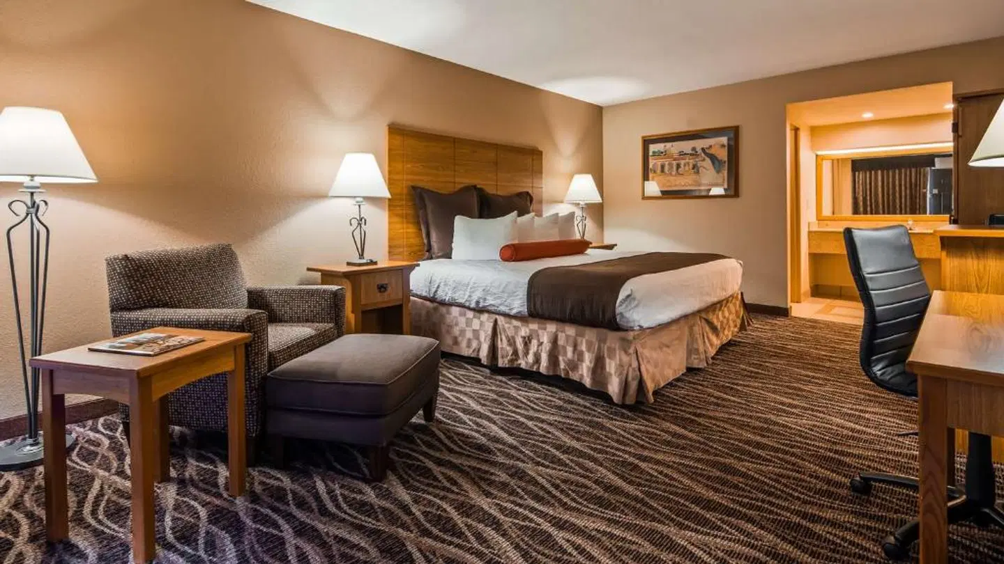Best Western Plus Saddleback Inn and Conference Center ROOM_EXAMPLE