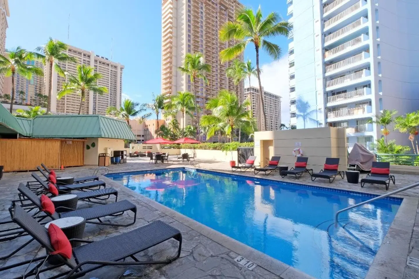 Ramada Plaza by Wyndham Waikiki OUTDOOR_POOL