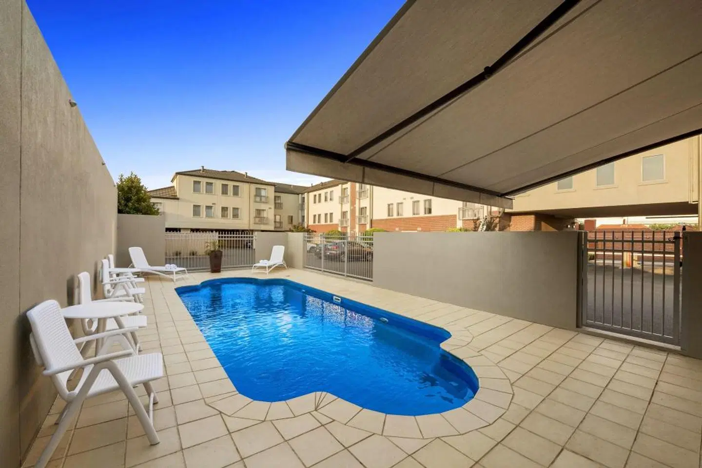 Quest Moonee Valley OUTDOOR_POOL