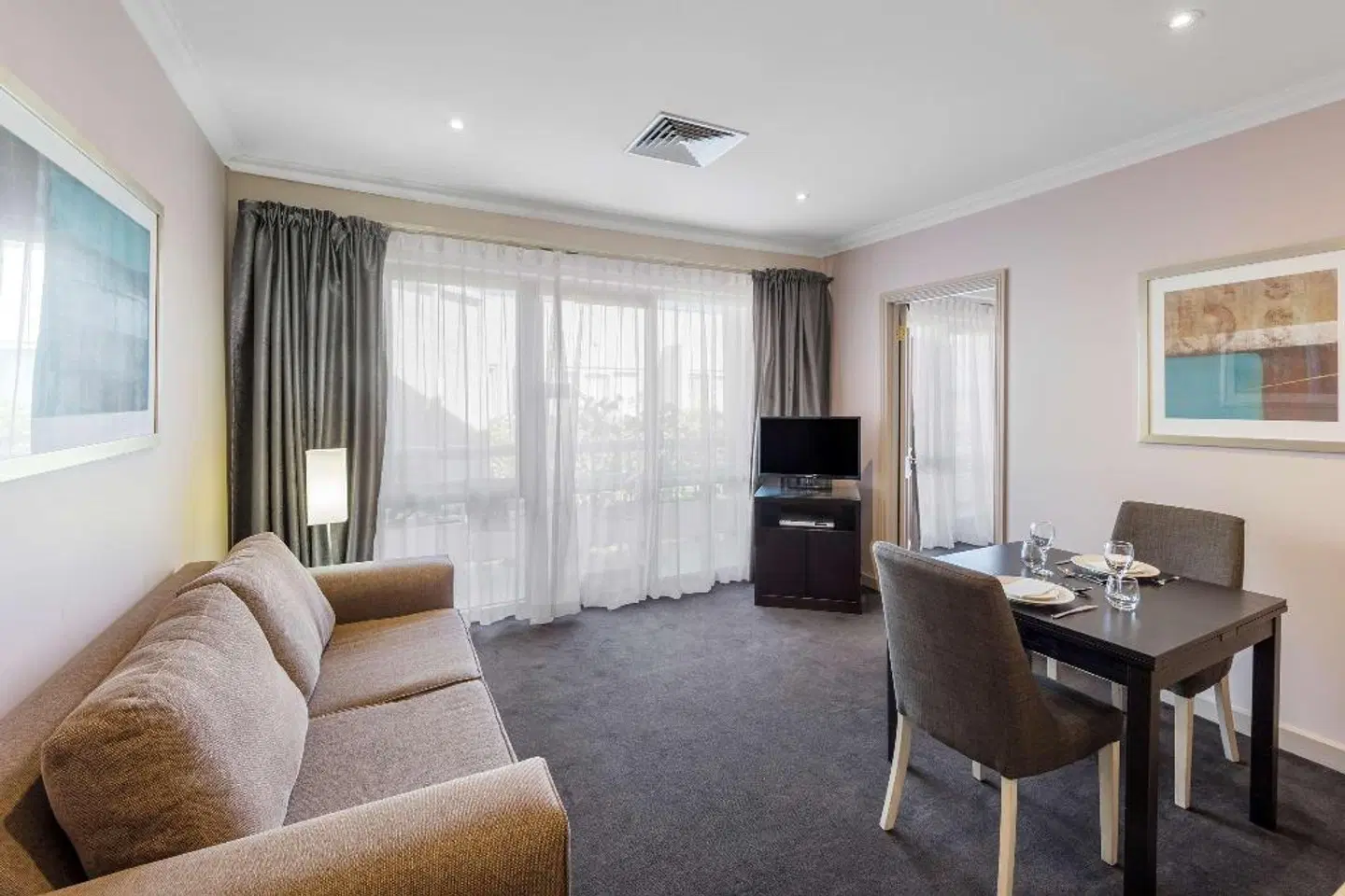 Kimberley Gardens Hotel & Serviced Apartments ROOM_EXAMPLE