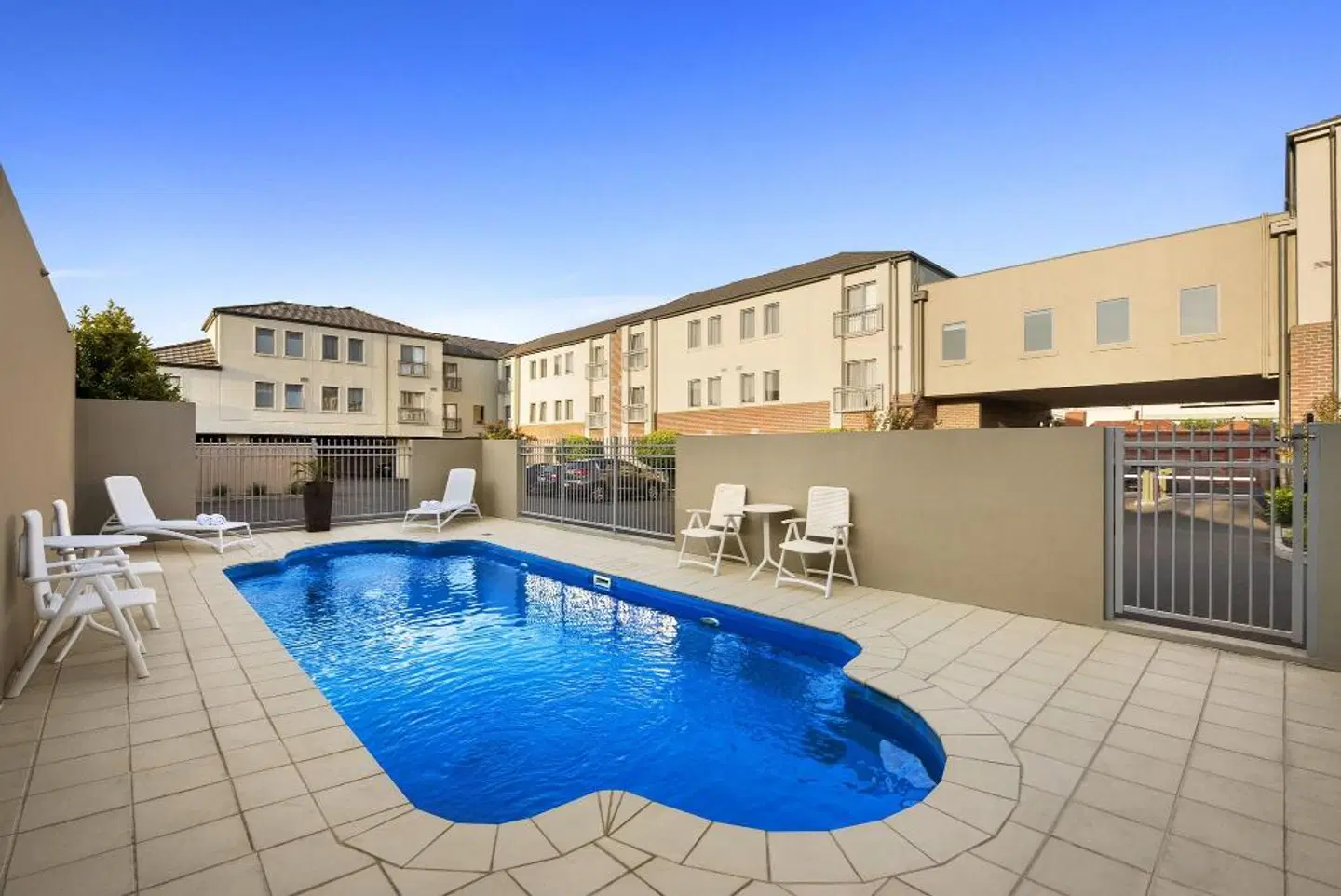 Quest Moonee Valley OUTDOOR_POOL