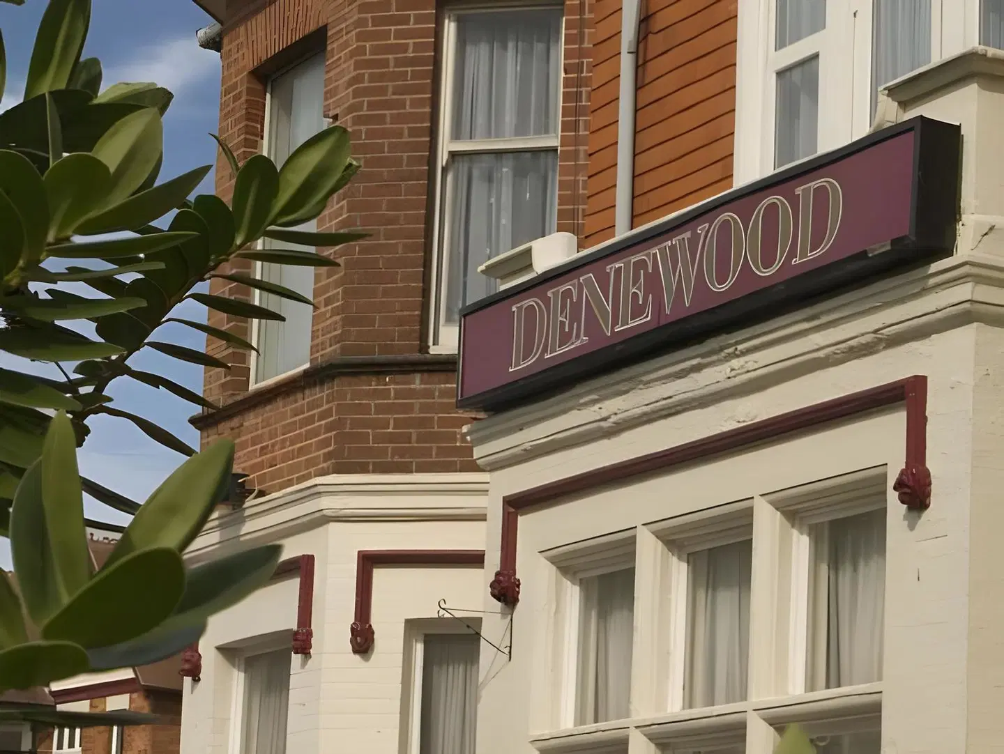 Denewood Hotel EXTERIOR